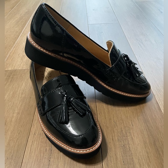 Naturalizer Black Patent Leather Loafers, Size 8 - Picture 4 of 5